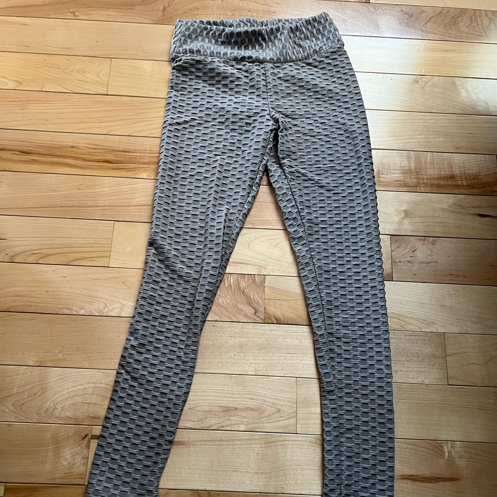 Size S. Textured leggings. Beige/tan color. Worn once Smoke free/pet free home